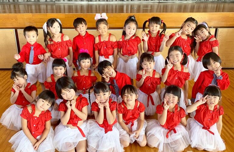 音楽に合わせて楽しく踊る幼児クラスのレッスン | 藤岡市のダンスなら全世代誰でも楽しめるTMJ DANCE BASE